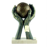 Скульптура Мир в твоих руках 12х20х27см Ang121