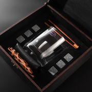 Подарочный деревянный набор для охлаждения виски в темной коробке со стаканом Bohemia Barline (1 шт) Whisky Stones 2см