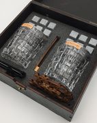 Подарочный деревянный набор для охлаждения виски в темной коробке со стаканами Bossa Nova (2 шт) Whisky Stones 2см